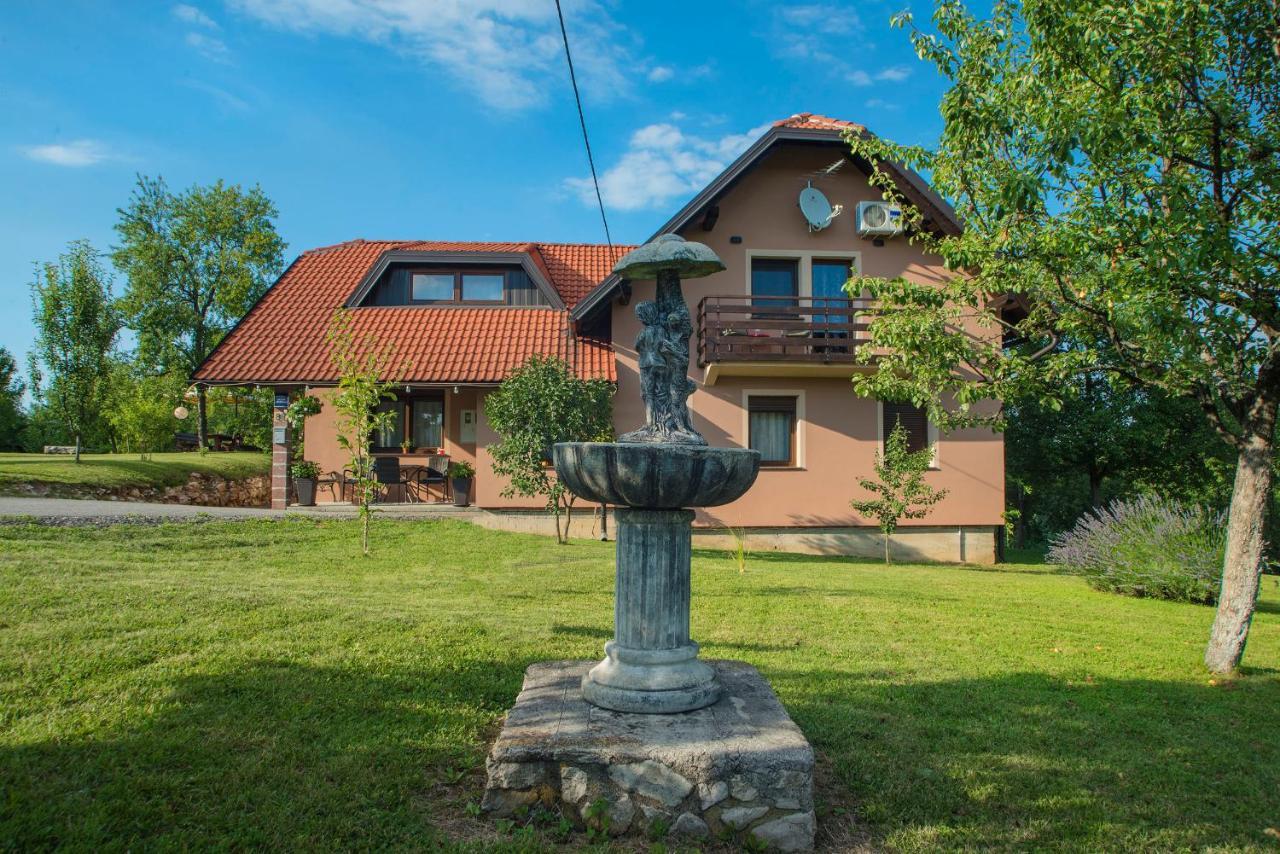 Studio Apartment Karlo Dreznik Grad Bagian luar foto