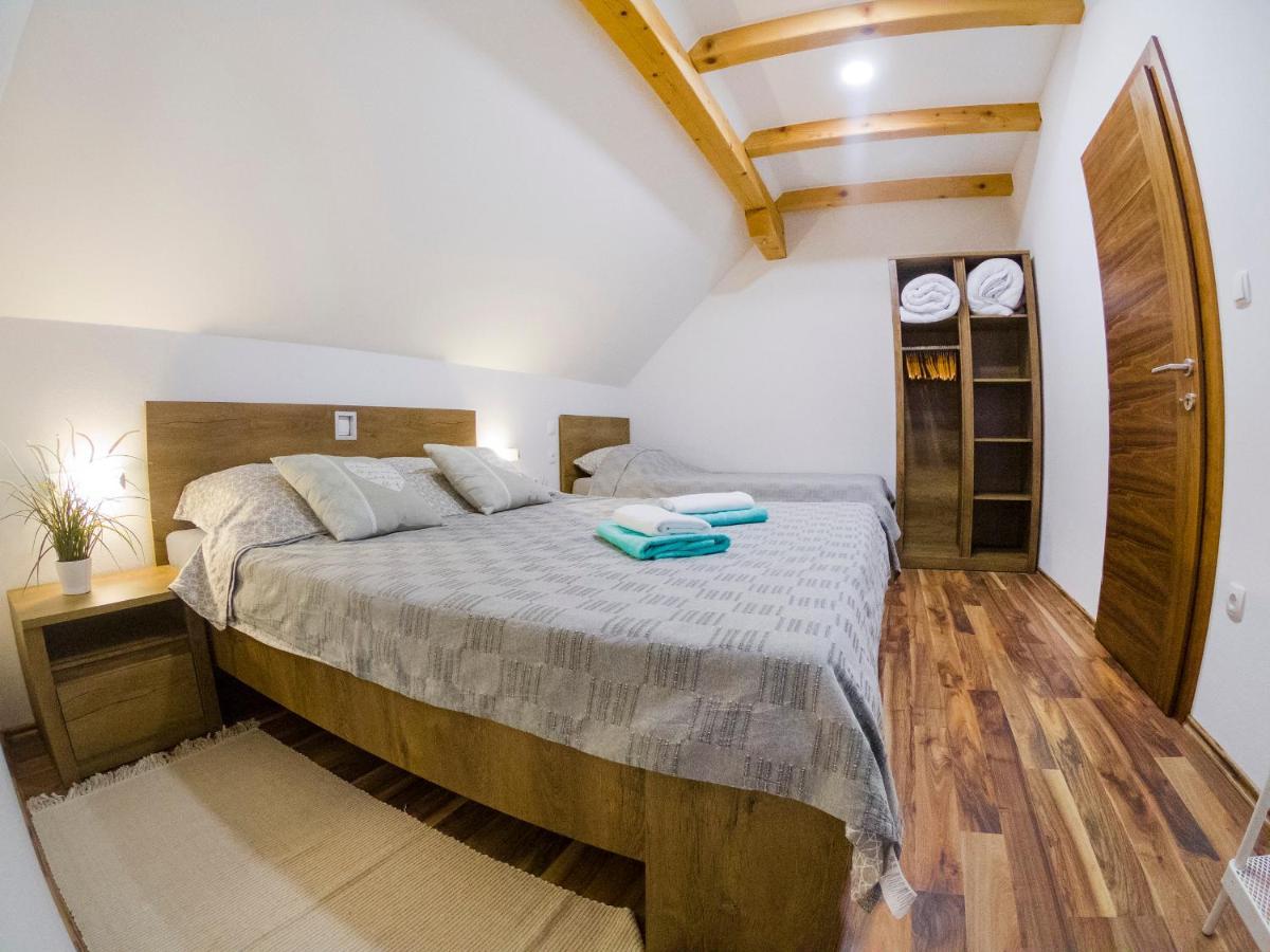 Studio Apartment Karlo Dreznik Grad Bagian luar foto