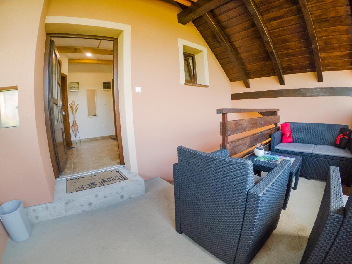 Studio Apartment Karlo Dreznik Grad Bagian luar foto